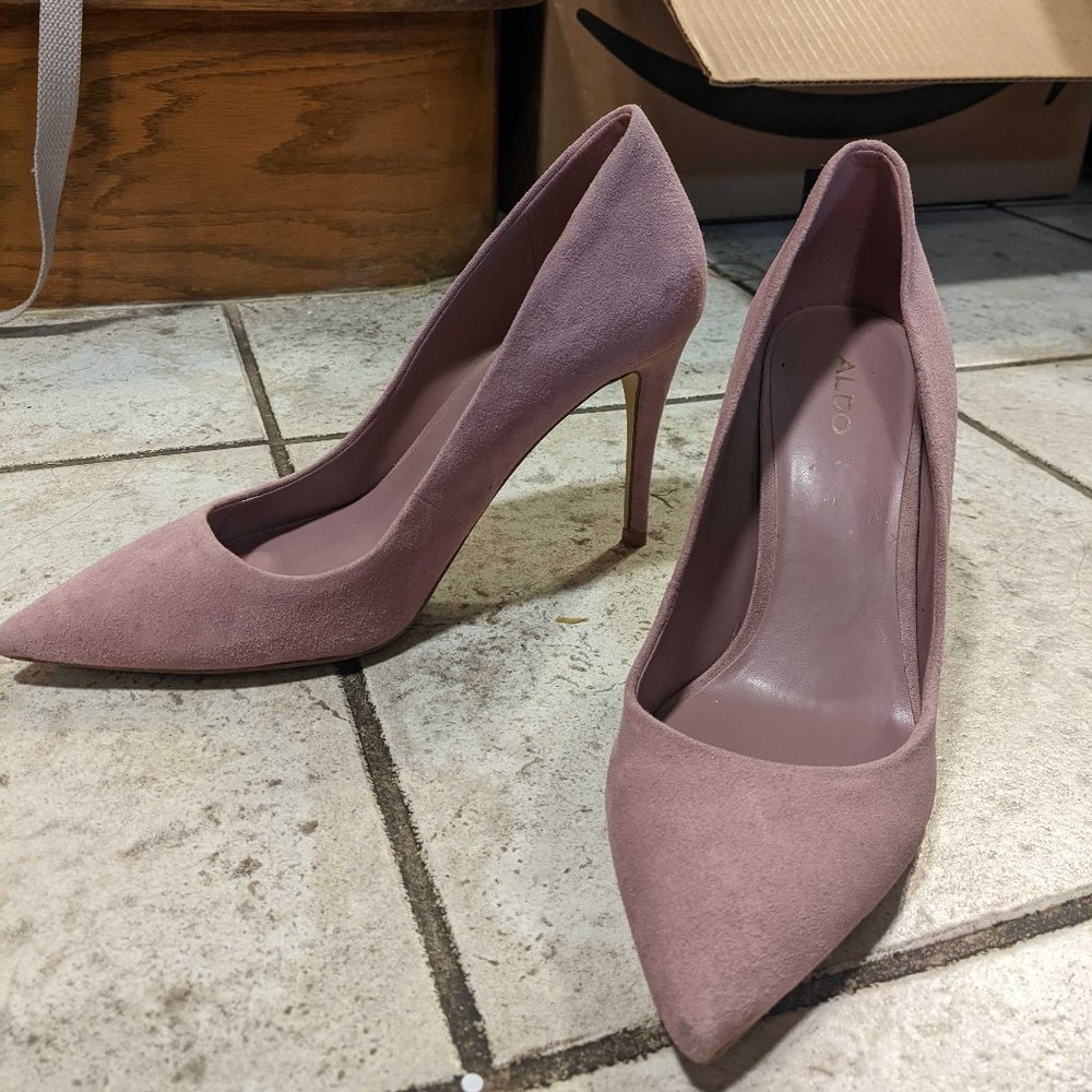 Pink kitten heels with nice velvety feel (Size 8 1/2)